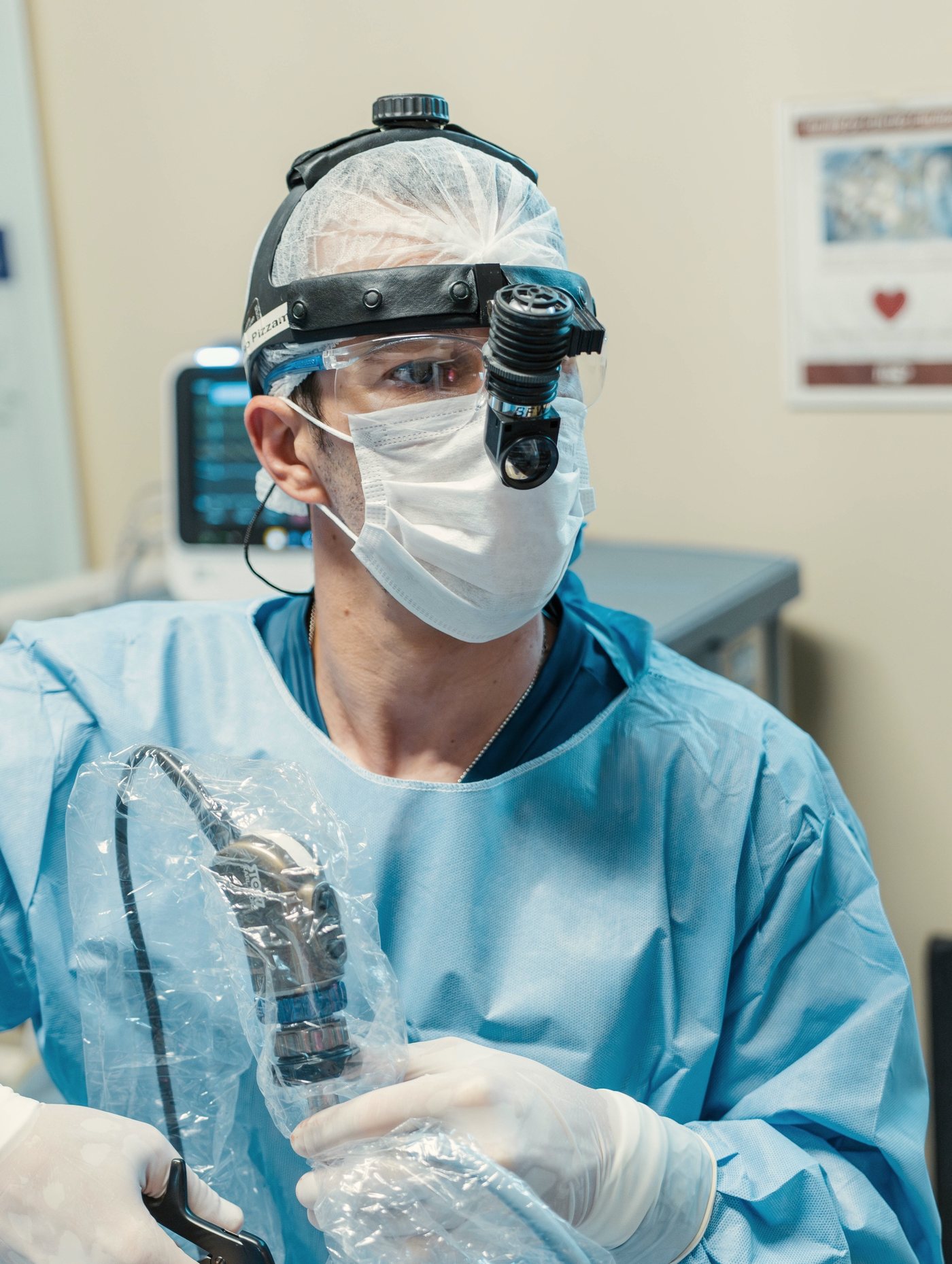 Dr. Diego Pizzamiglio com endoscópio nasal